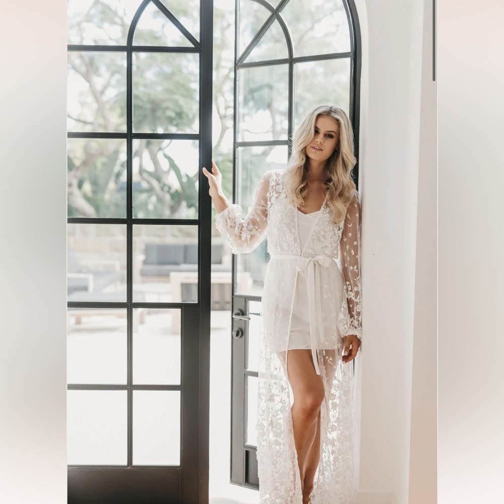 Le Rose bridal robe with slip